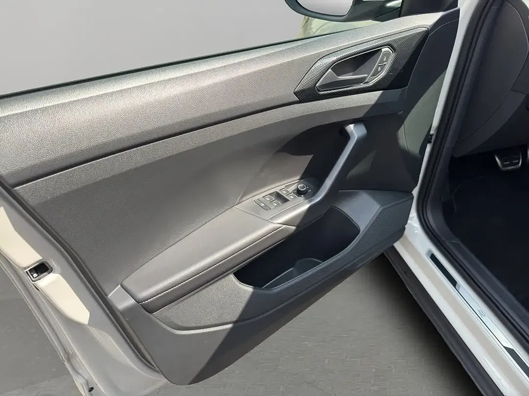 Volkswagen T-Cross - Thumbnail 10