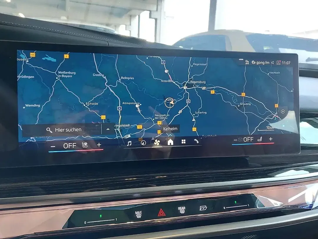 BMW i7 - Thumbnail 4