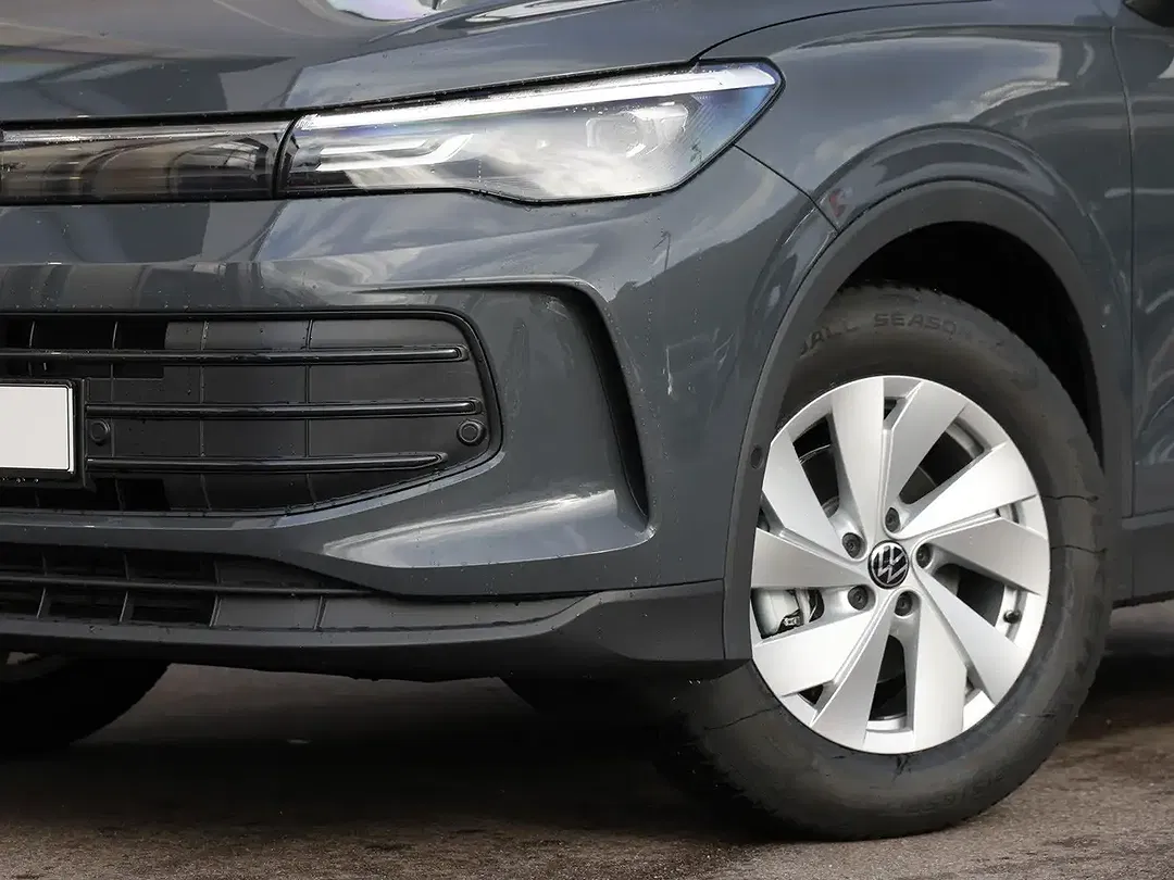 Volkswagen Tiguan - Thumbnail 5