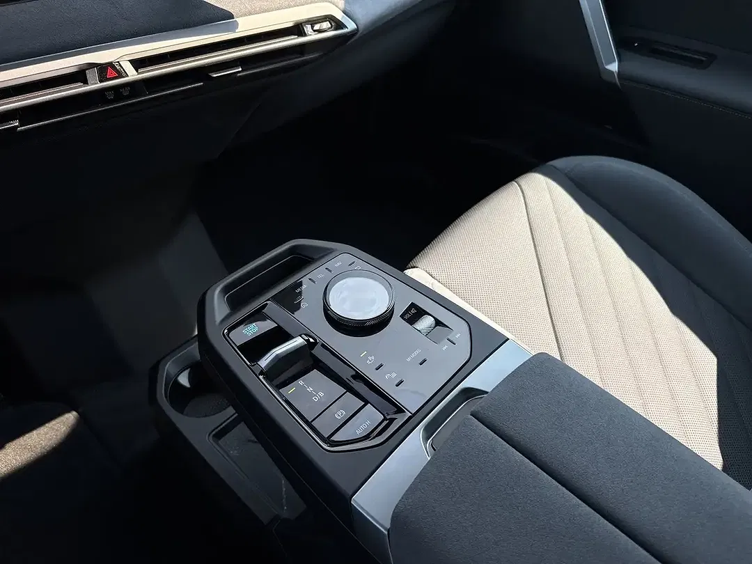 BMW iX - Thumbnail 14