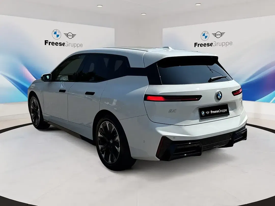 BMW iX - Thumbnail 4