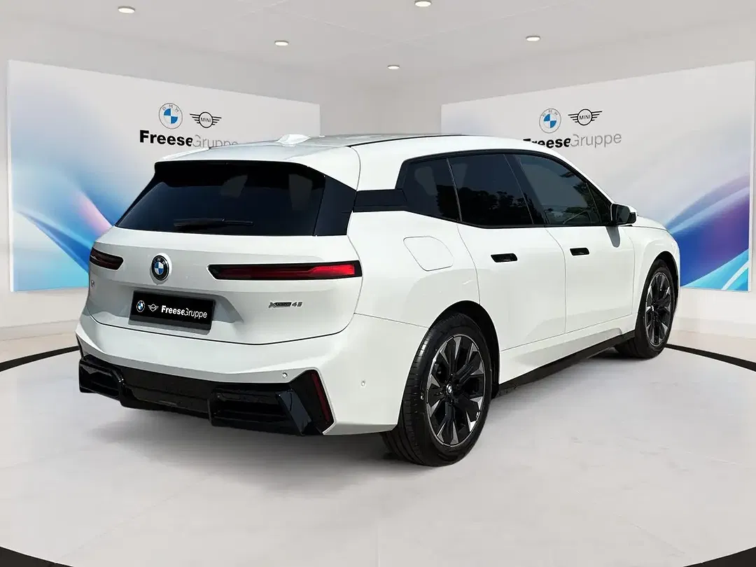 BMW iX - Thumbnail 6