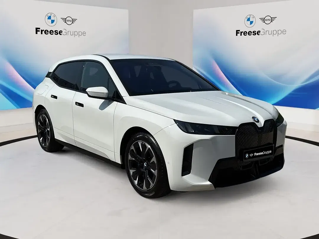 BMW iX - Thumbnail 8