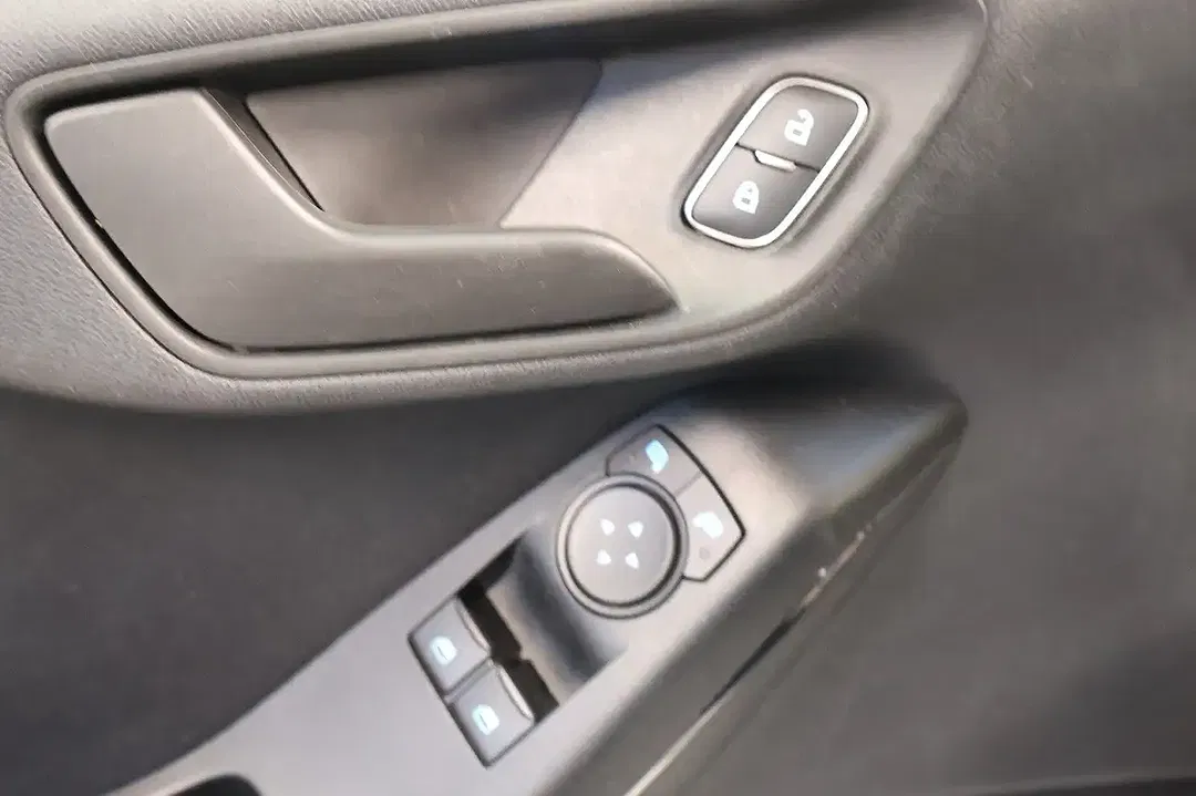 Ford Fiesta - Thumbnail 6
