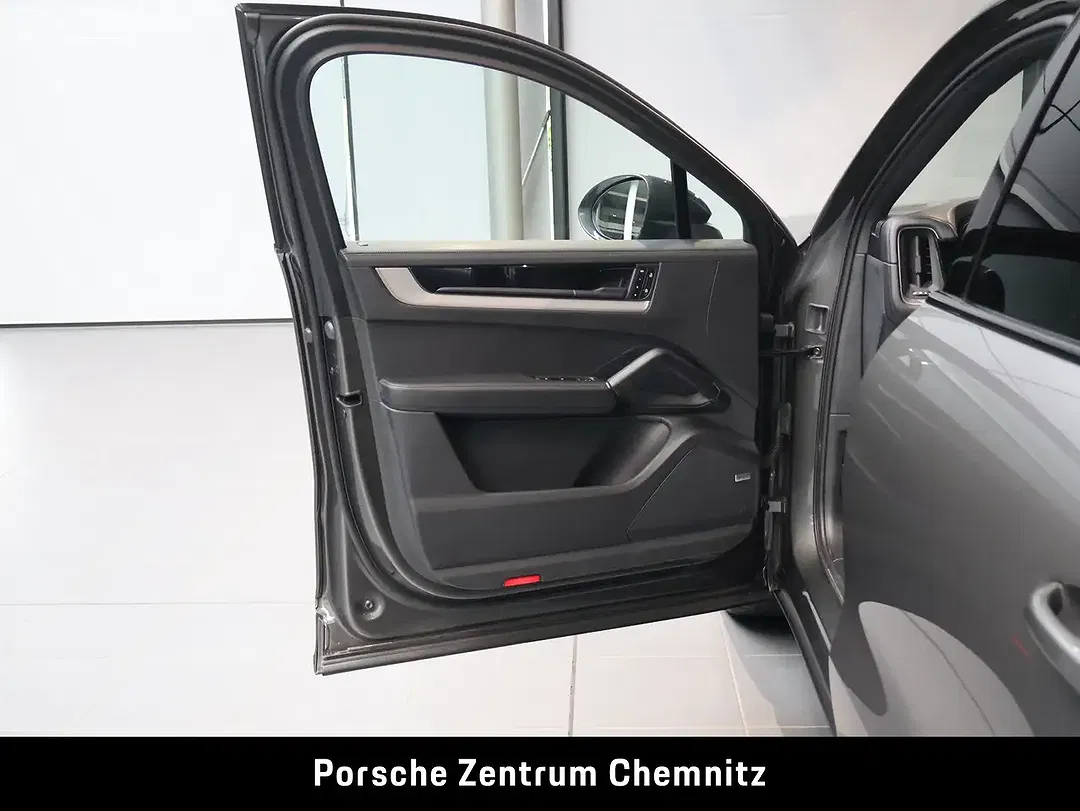 Porsche Cayenne - Thumbnail 10