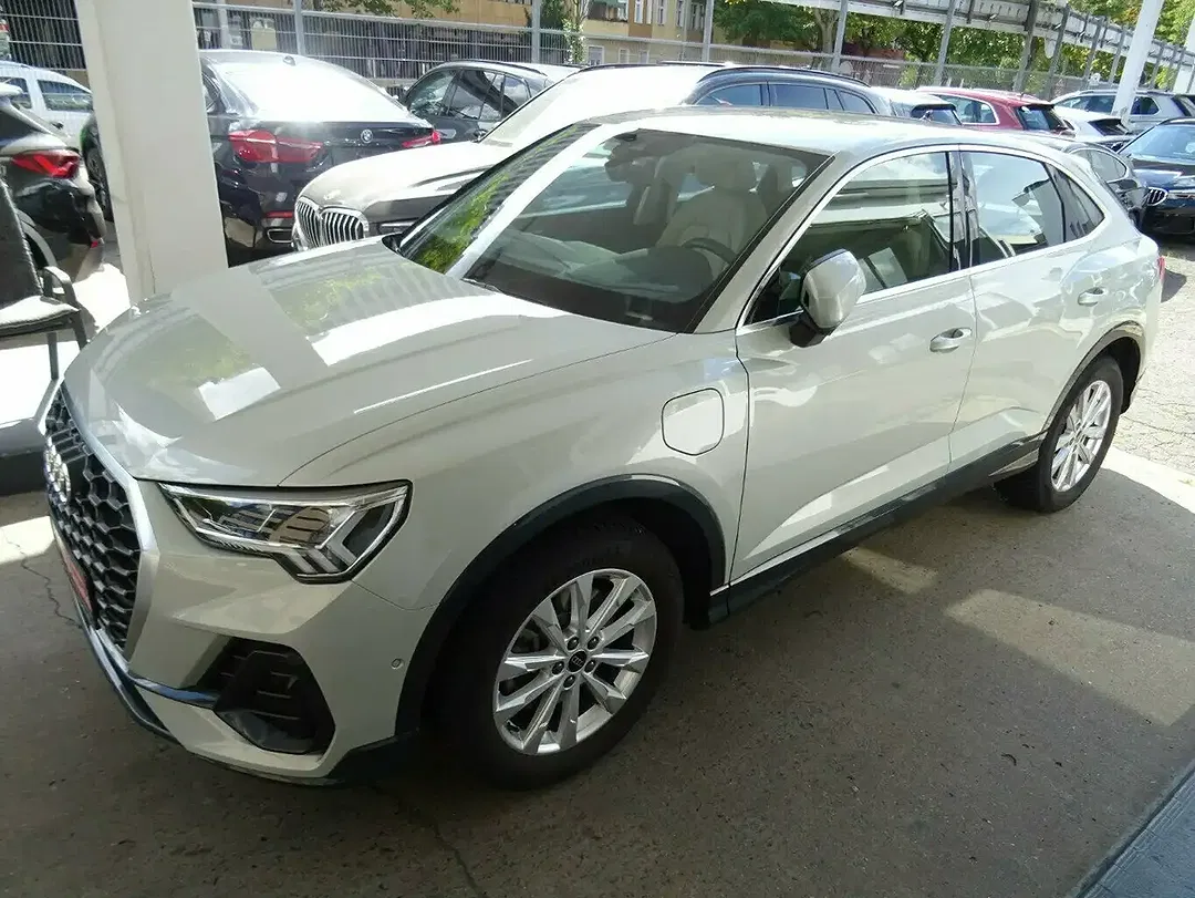 Audi Q3 - Thumbnail 16