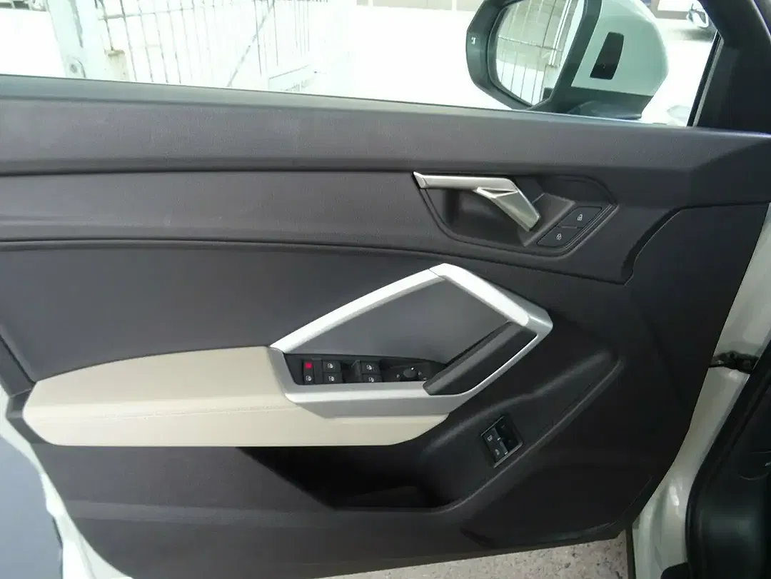 Audi Q3 - Thumbnail 22