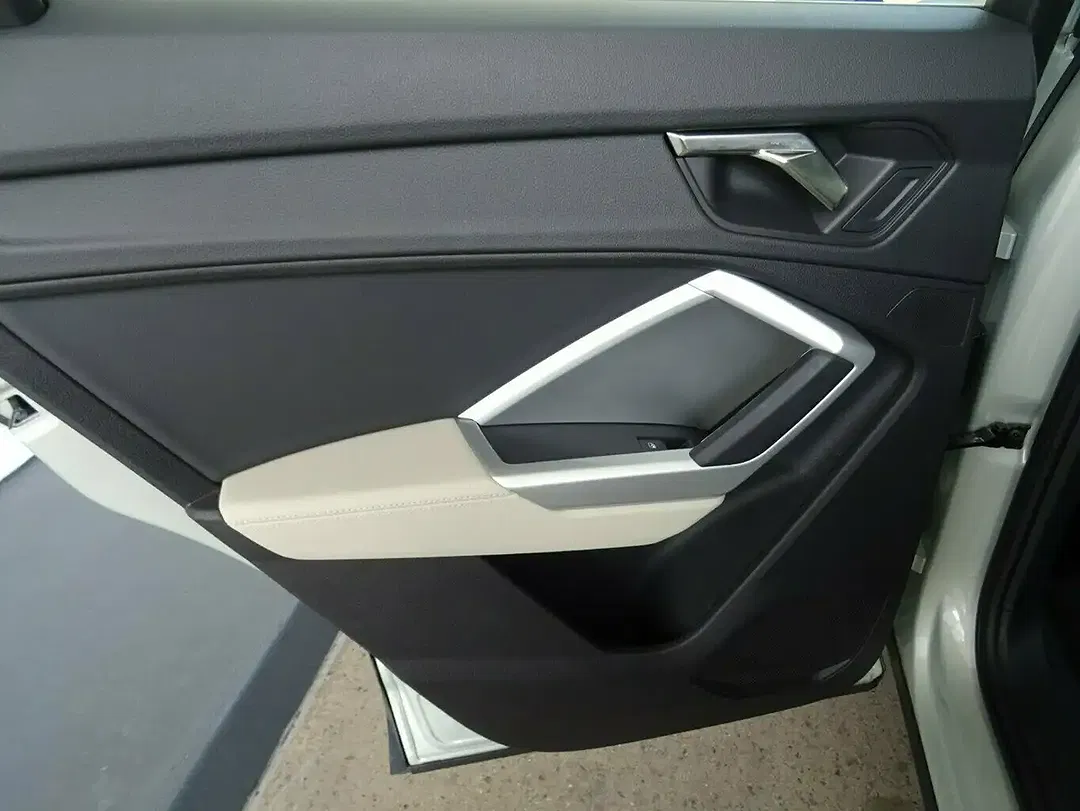 Audi Q3 - Thumbnail 23