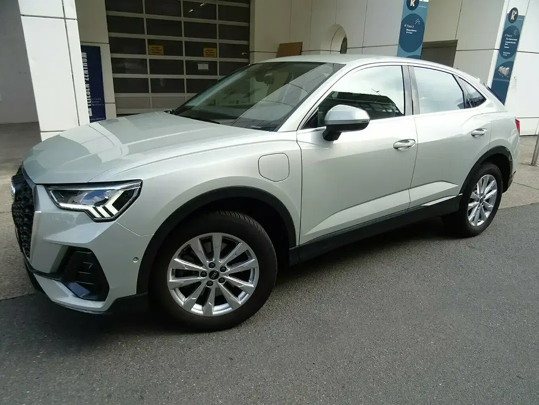 Audi Q3 - Thumbnail 3