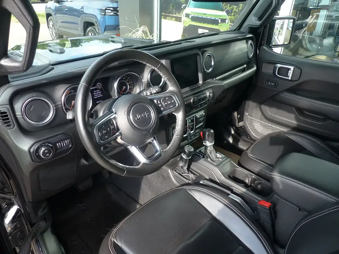 Jeep Wrangler - Thumbnail 6
