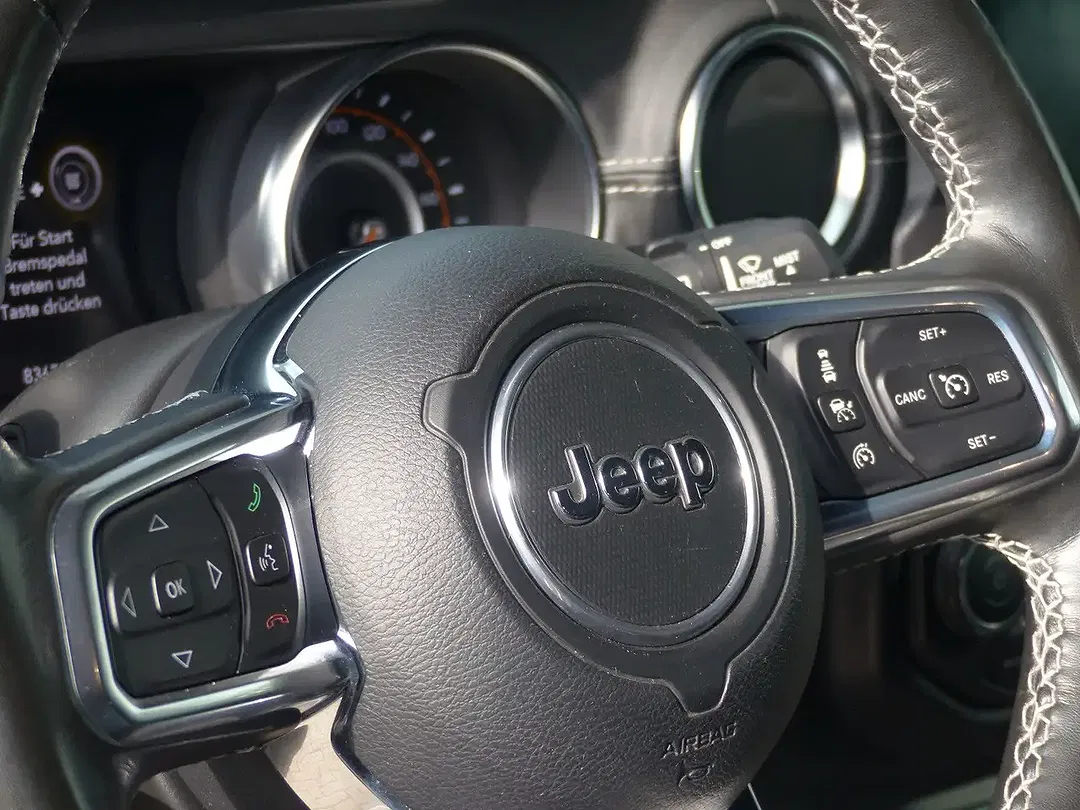 Jeep Wrangler - Thumbnail 8