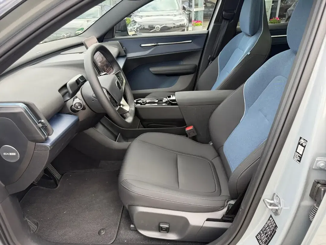Volvo EX30 - Thumbnail 10