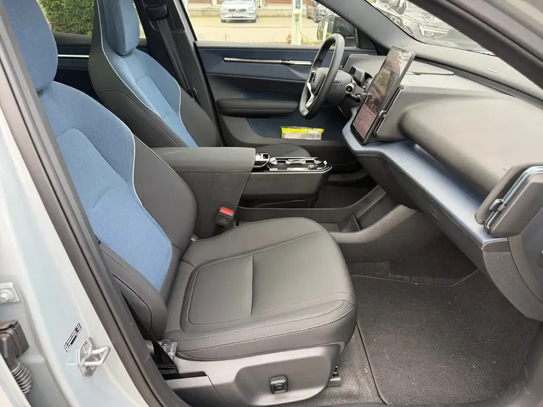 Volvo EX30 - Thumbnail 17