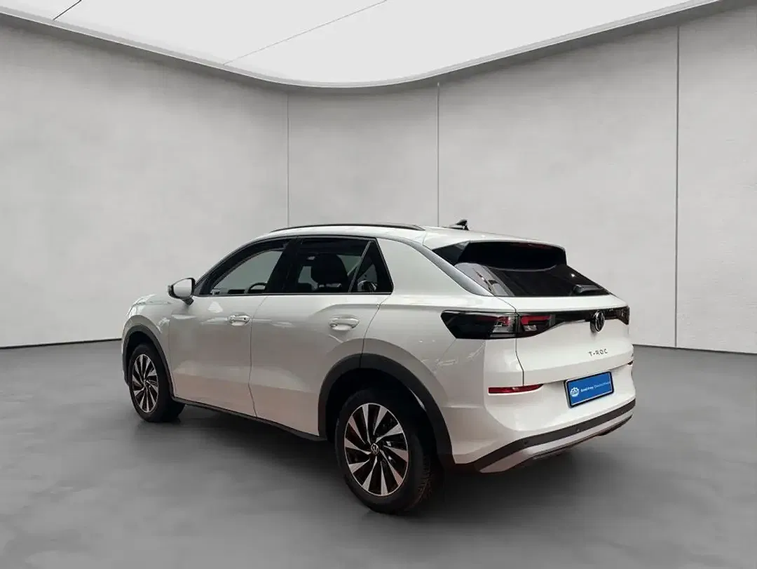 Volkswagen T-Roc - Thumbnail 3