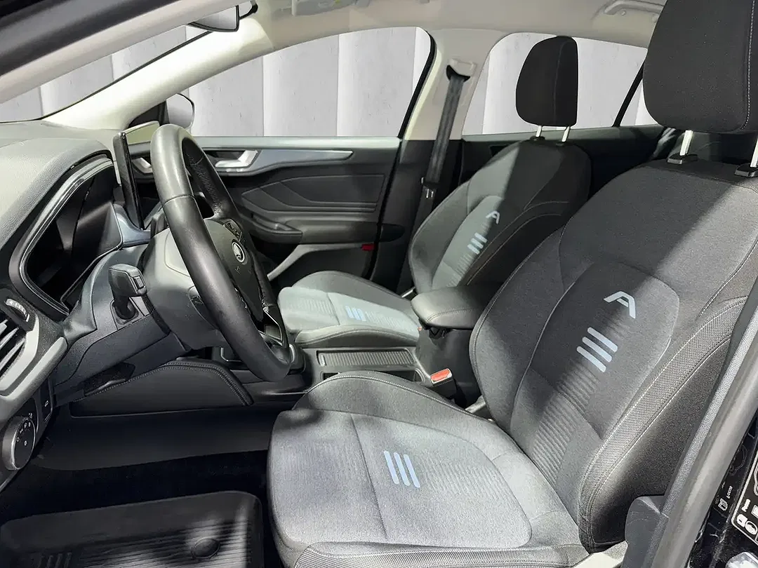 Ford Focus - Thumbnail 10