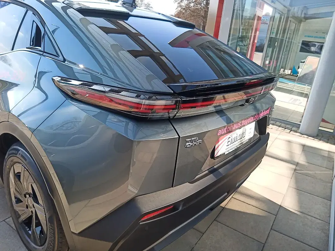 Toyota C-HR - Thumbnail 3
