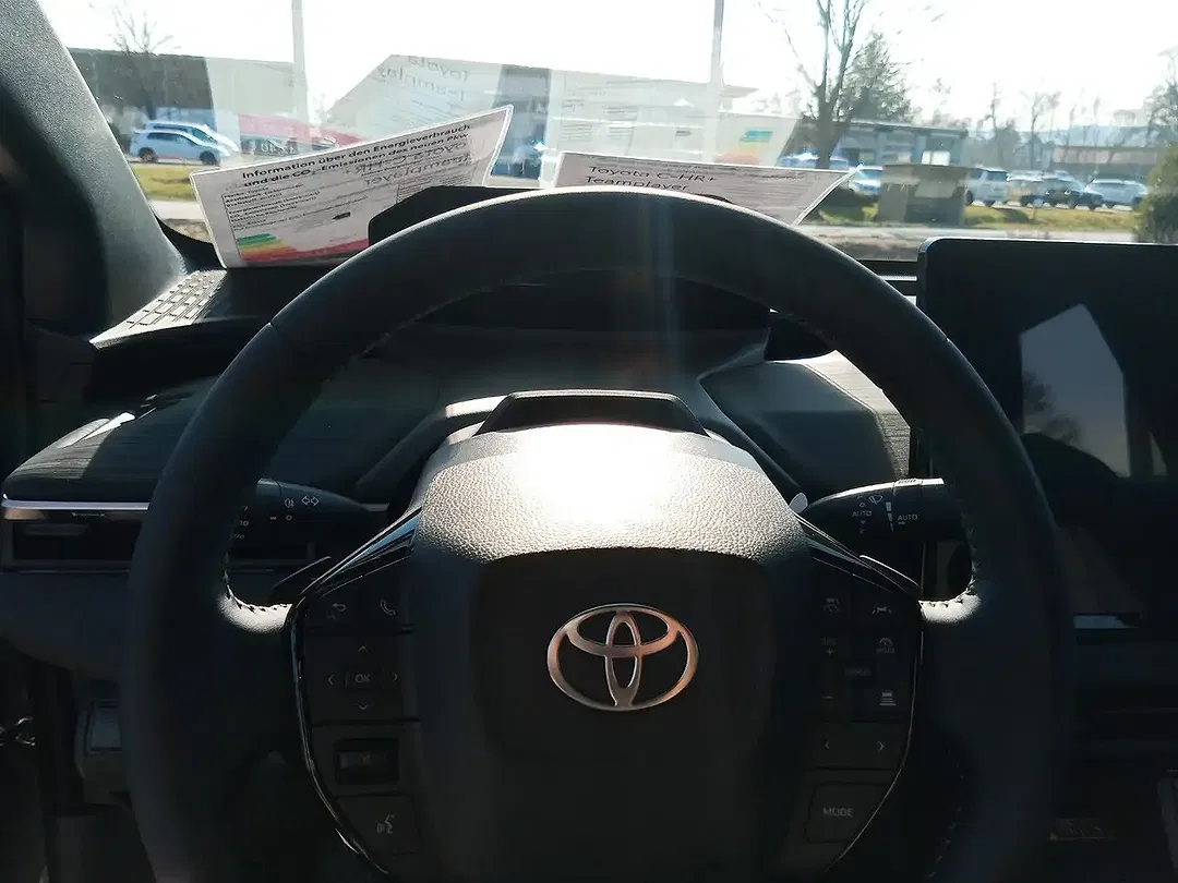 Toyota C-HR - Thumbnail 9