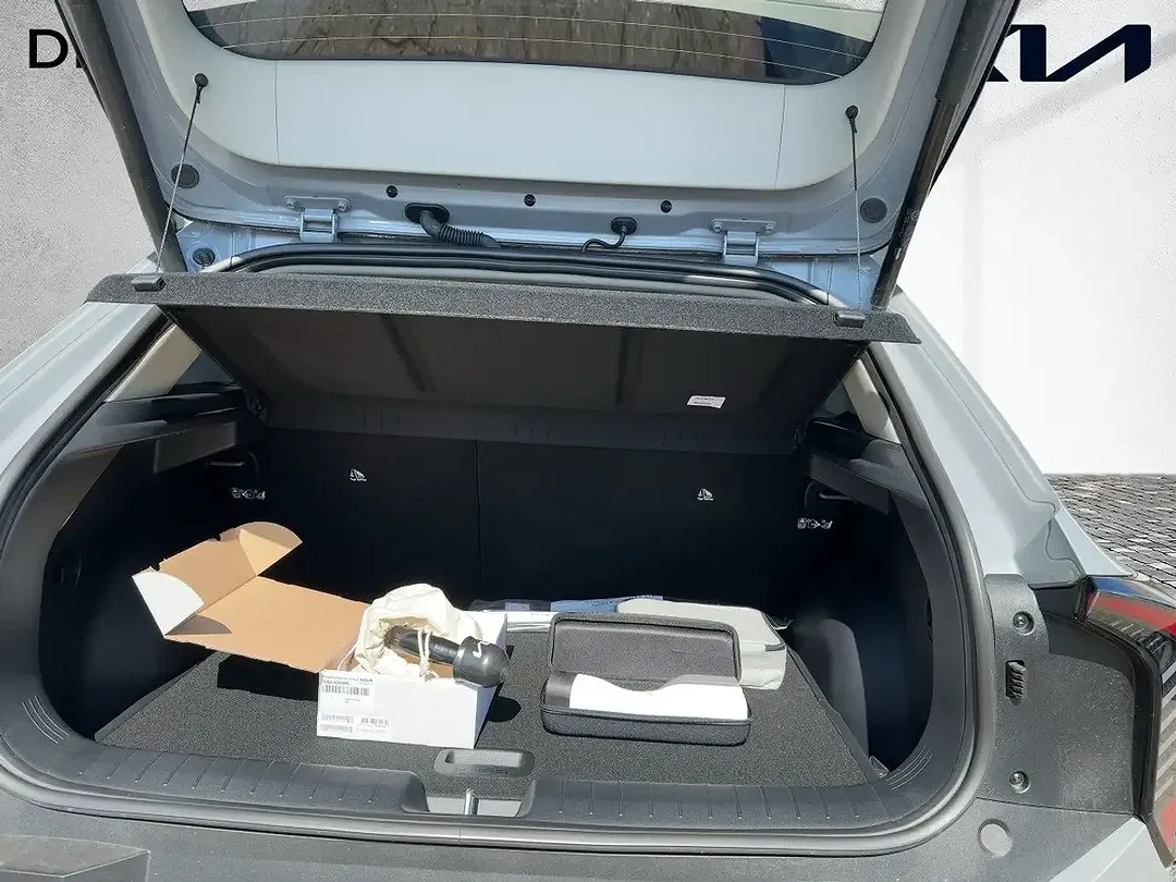 Kia EV4 - Thumbnail 8