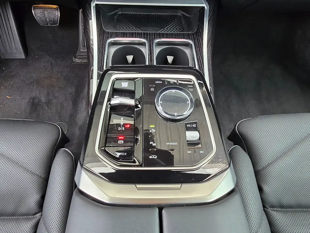 BMW 740 - Thumbnail 9