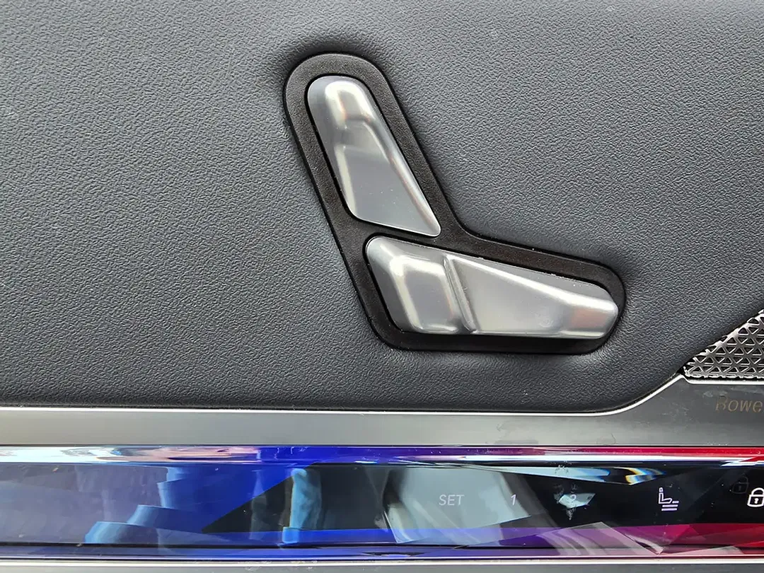 BMW 740 - Thumbnail 23