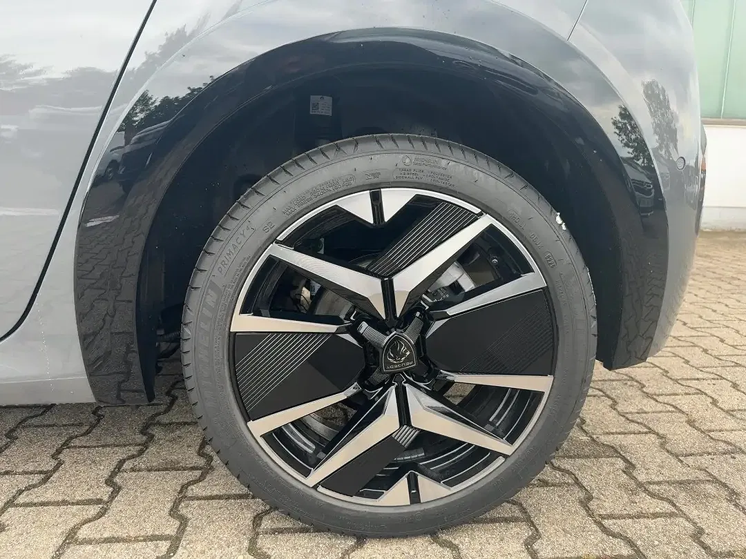 Peugeot 208 - Thumbnail 11
