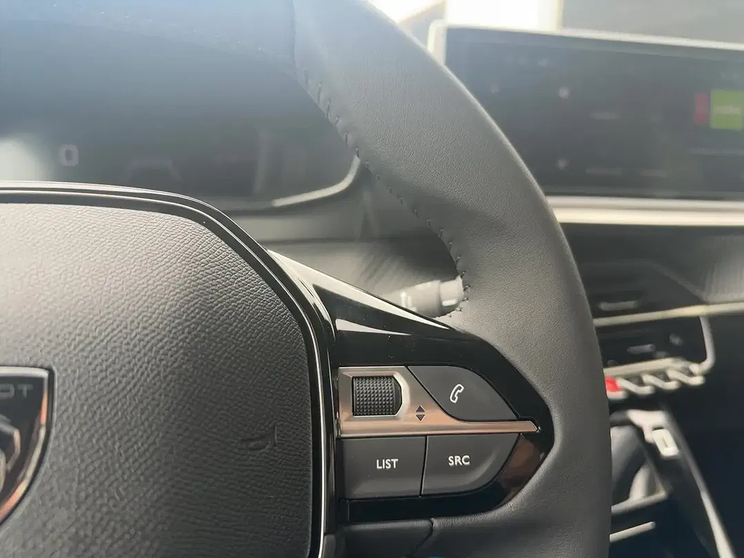 Peugeot 208 - Thumbnail 13
