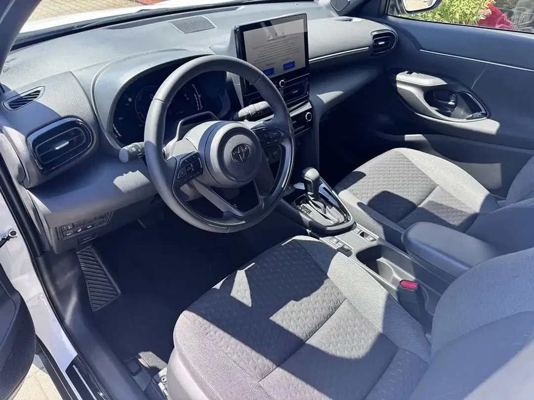 Toyota Yaris Cross - Thumbnail 11