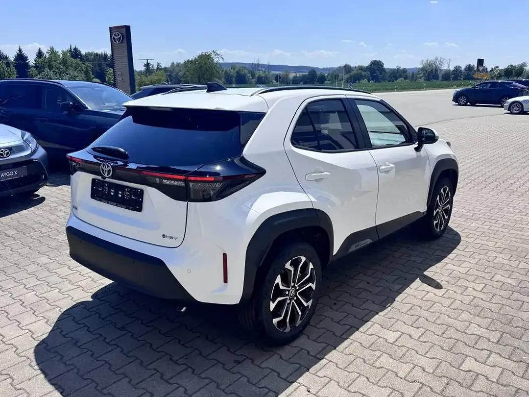 Toyota Yaris Cross - Thumbnail 3