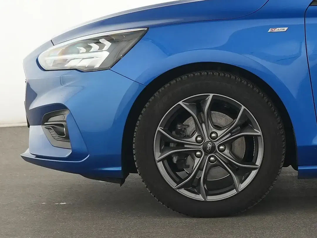 Ford Focus - Thumbnail 11