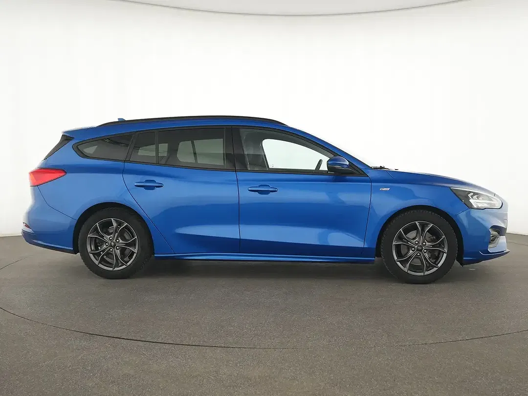 Ford Focus - Thumbnail 3