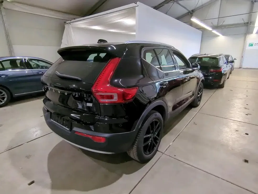 Volvo XC40 - Thumbnail 4