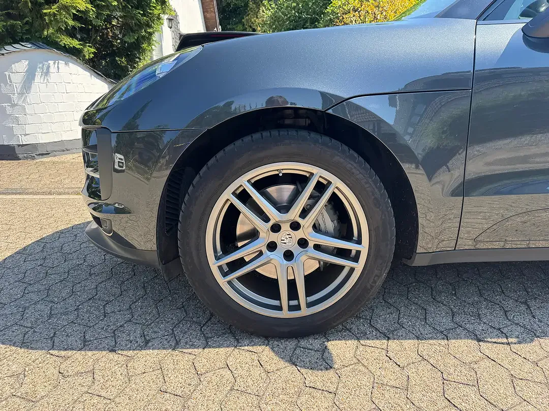Porsche Macan - Thumbnail 4