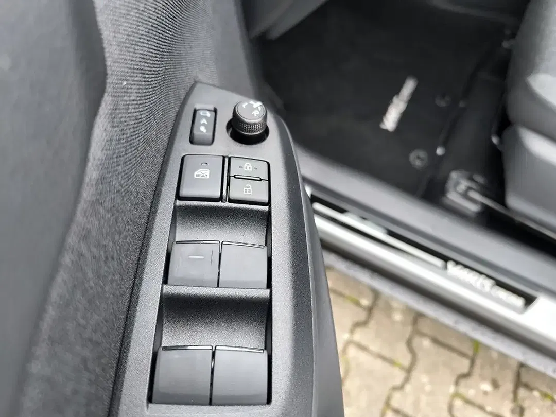 Toyota Yaris Cross - Thumbnail 11