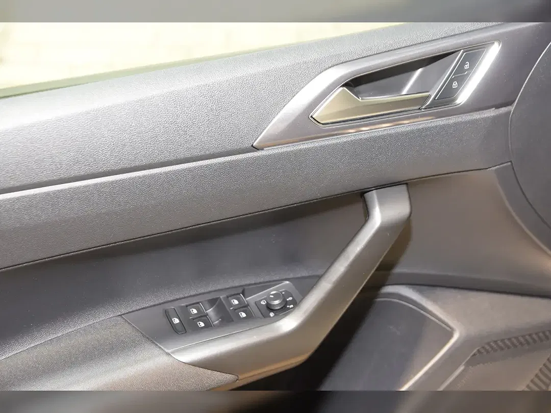 Volkswagen Polo - Thumbnail 10