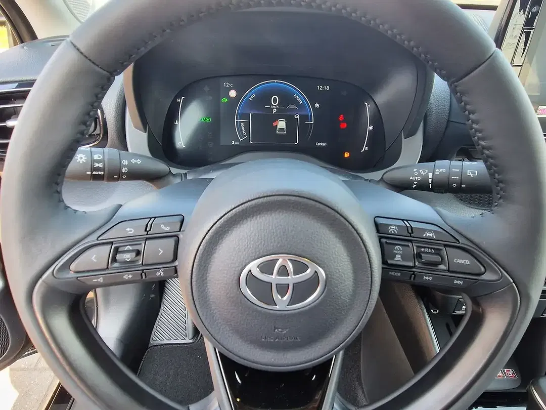 Toyota Yaris - Thumbnail 13