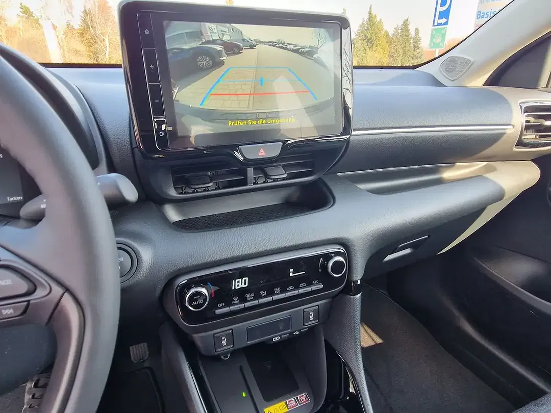 Toyota Yaris - Thumbnail 15