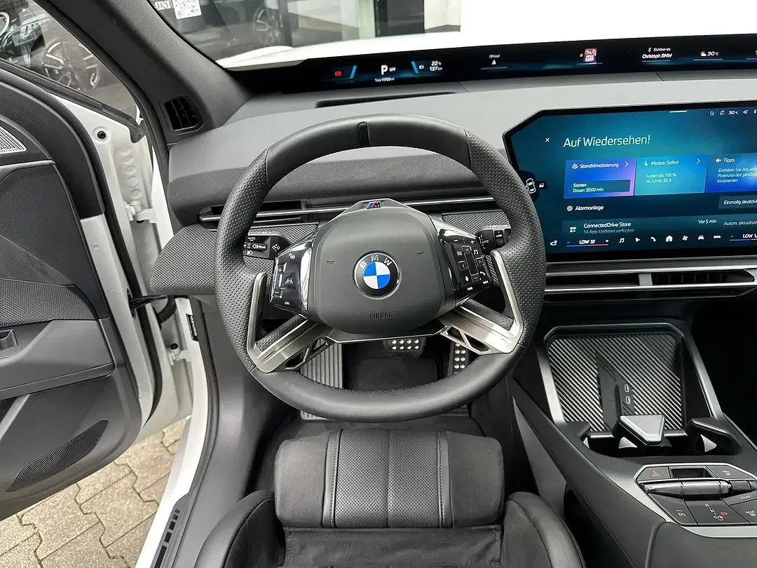 BMW iX3 - Thumbnail 5