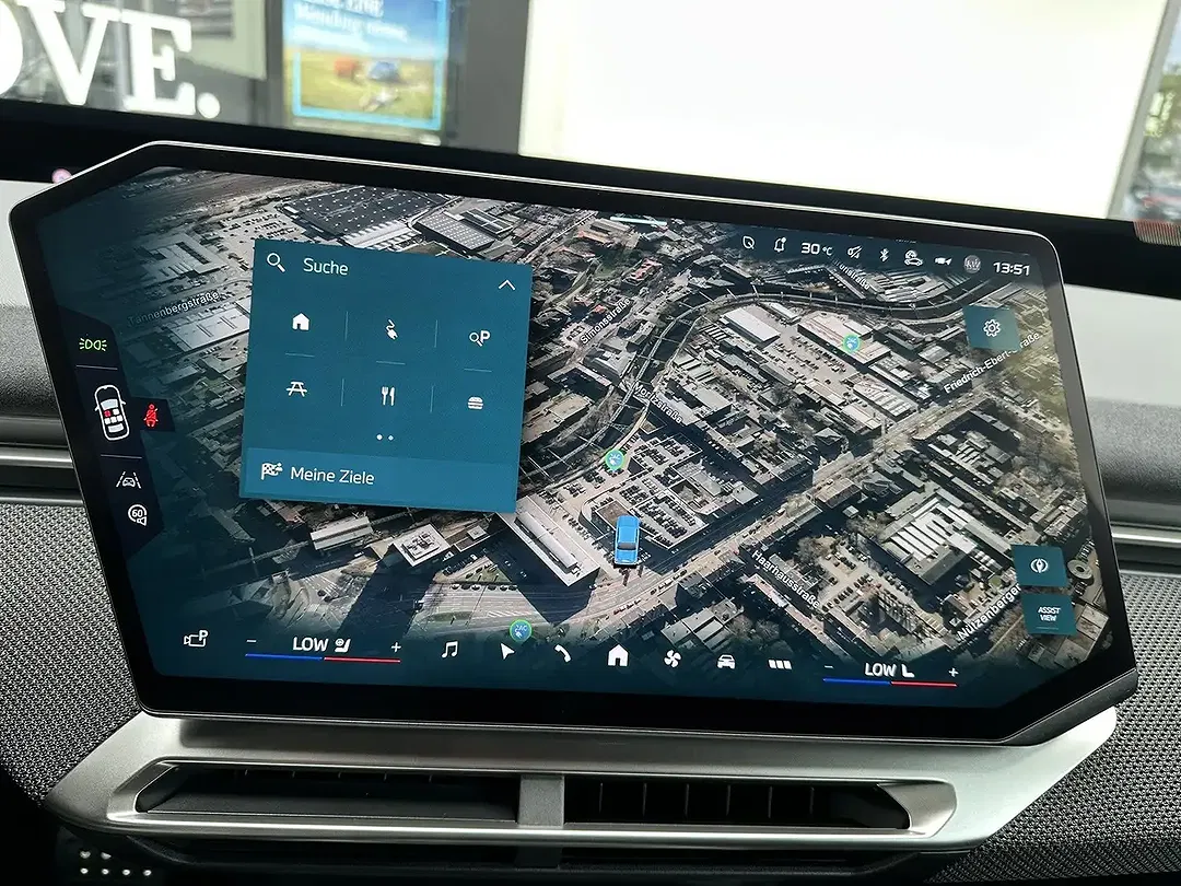 BMW iX3 - Thumbnail 9
