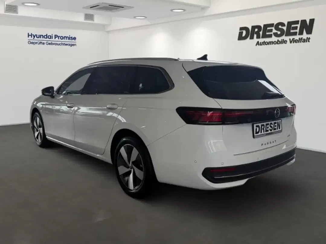Volkswagen Passat - Thumbnail 3