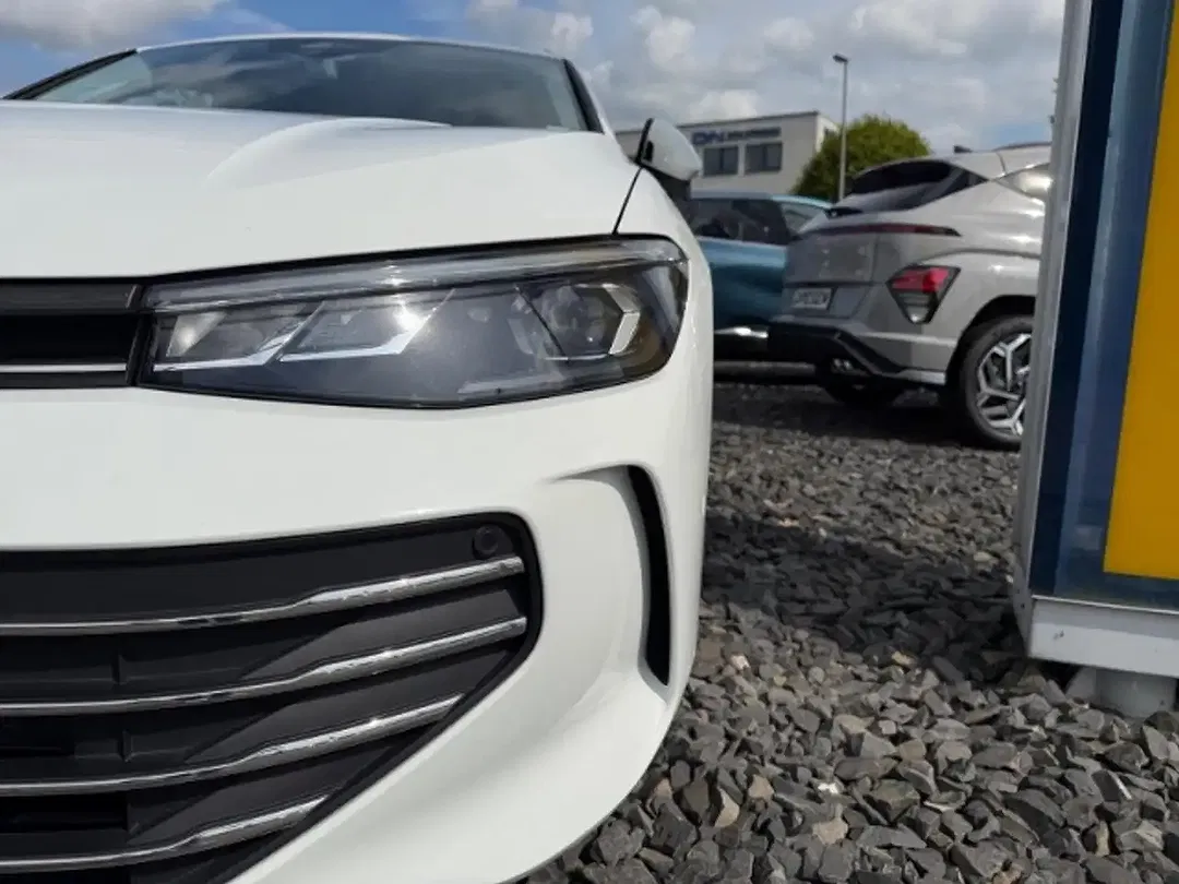 Volkswagen Passat - Thumbnail 4