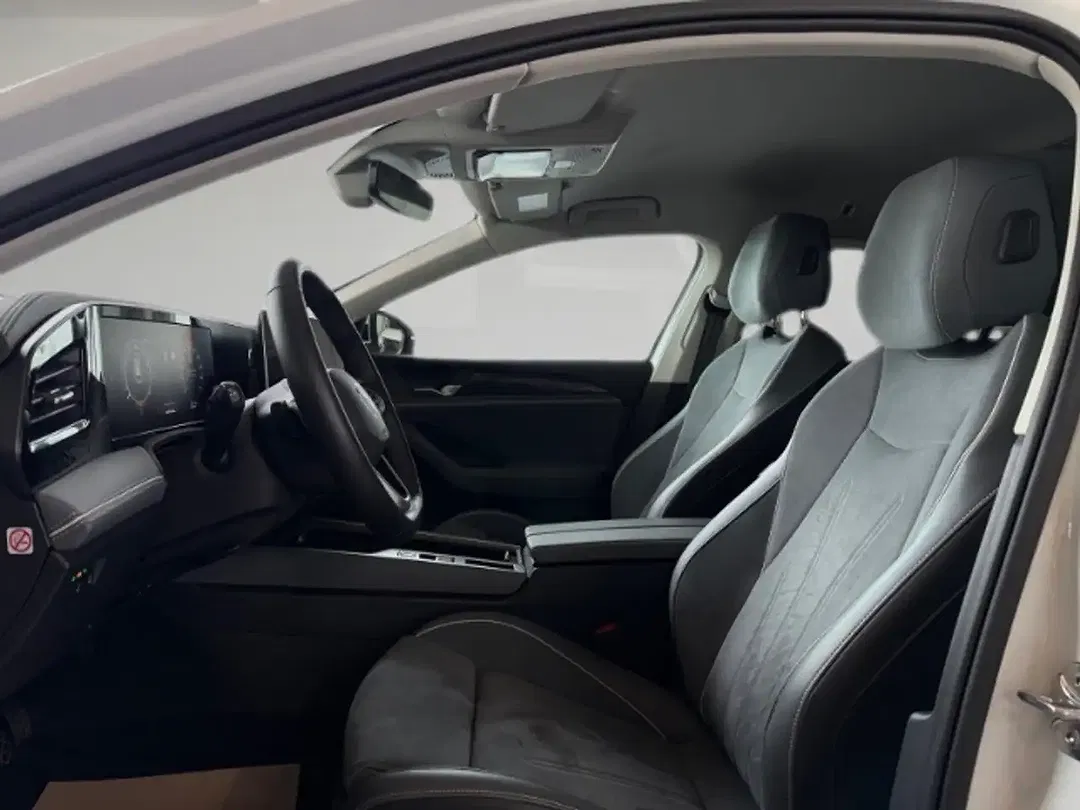 Volkswagen Passat - Thumbnail 6
