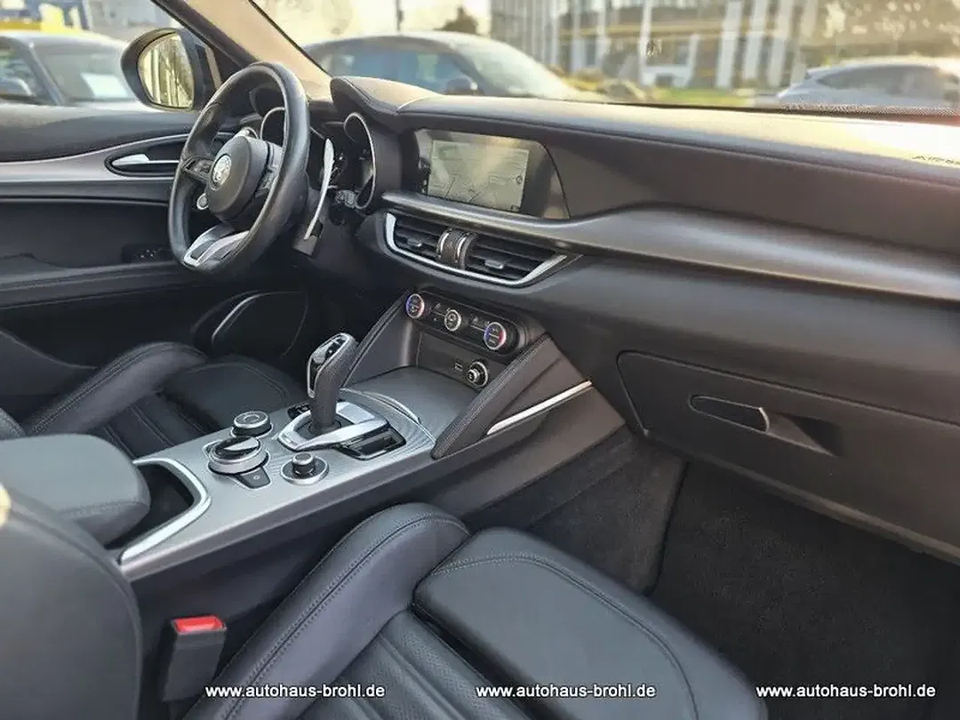 Alfa Romeo Stelvio - Thumbnail 10