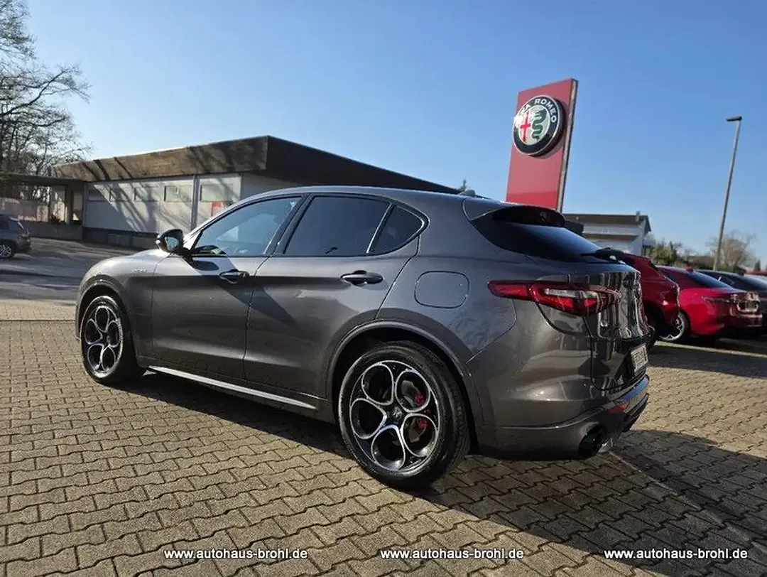 Alfa Romeo Stelvio - Thumbnail 4