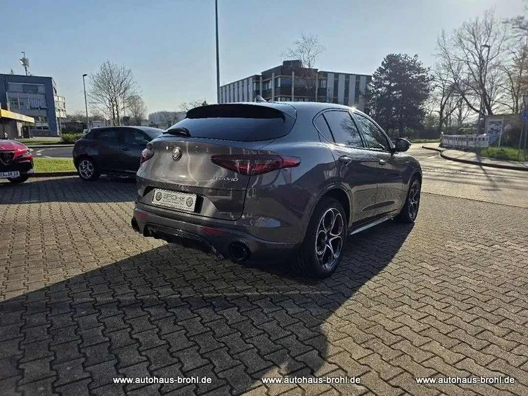Alfa Romeo Stelvio - Thumbnail 5