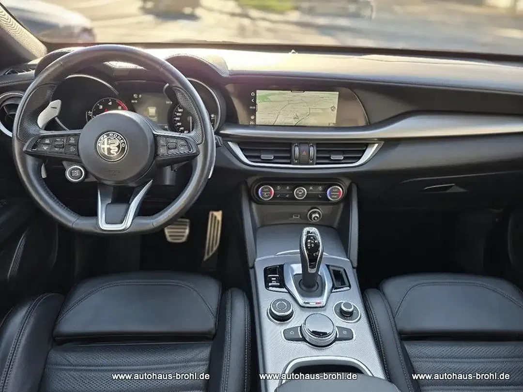 Alfa Romeo Stelvio - Thumbnail 8