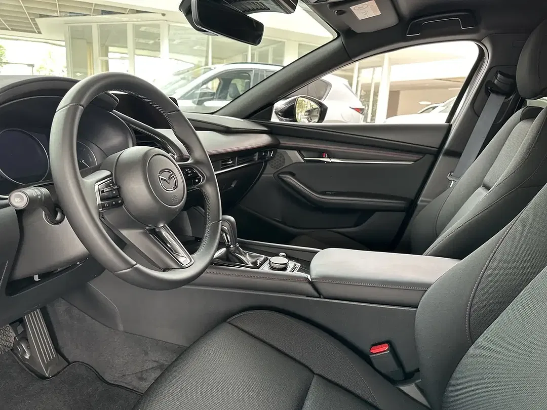 Mazda 3 - Thumbnail 5