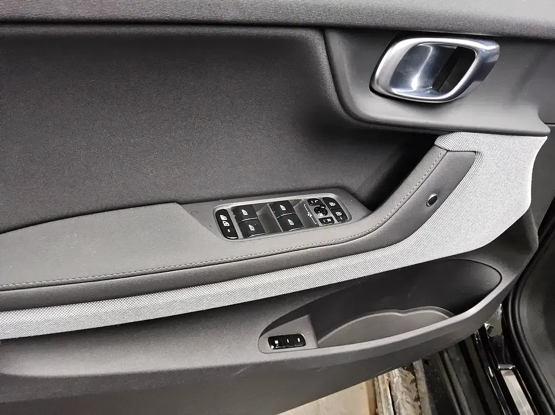 Polestar 2 - Thumbnail 9
