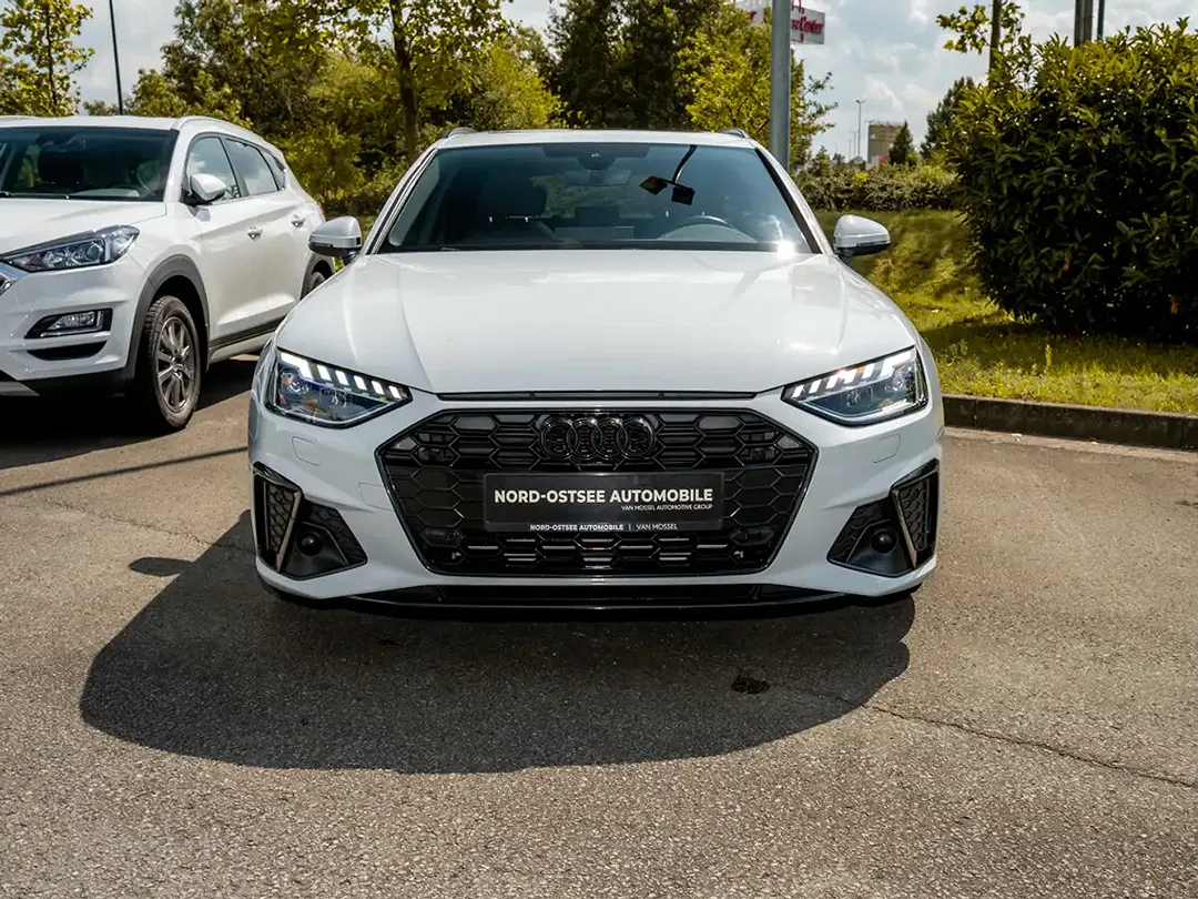 Audi A4 - Thumbnail 3