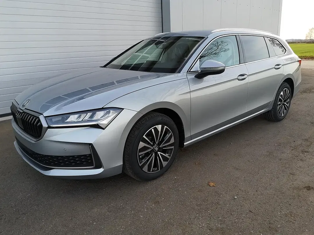 Skoda Superb - Thumbnail 1