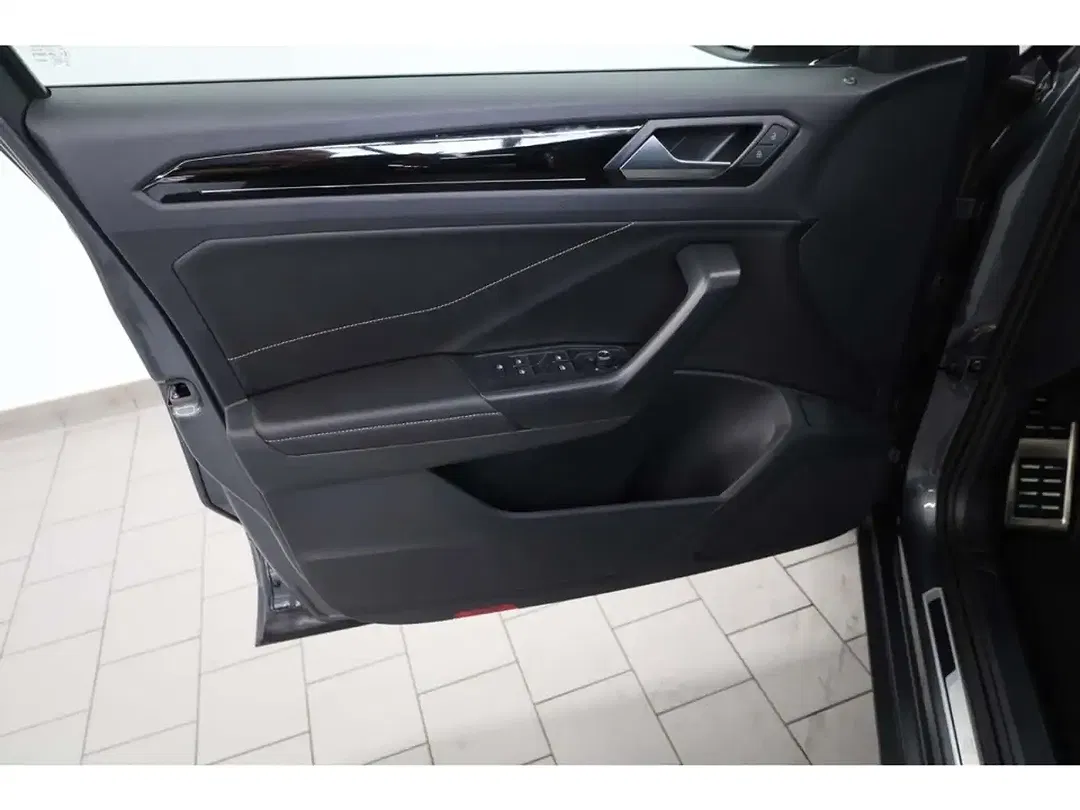 Volkswagen T-Roc - Thumbnail 13